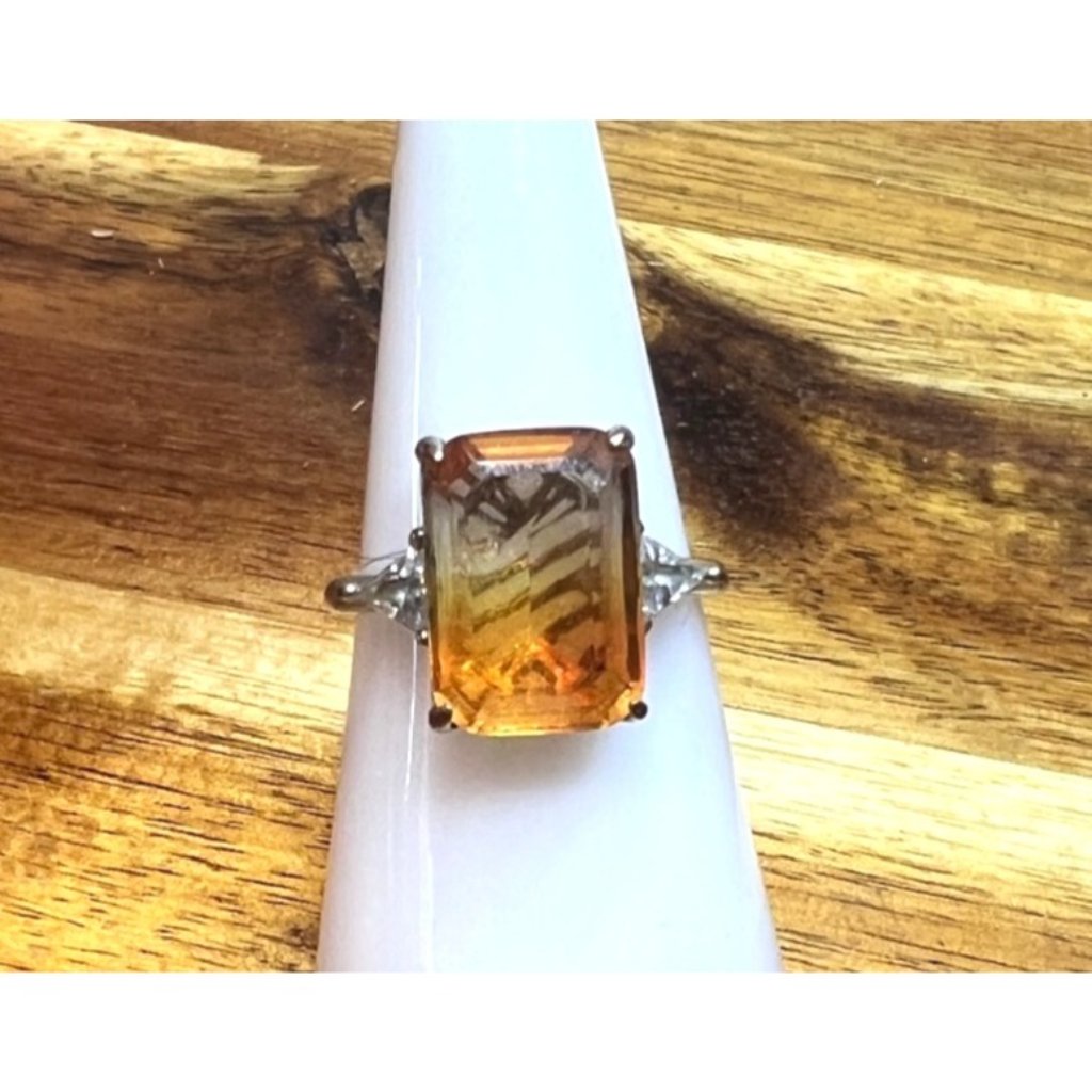 Ring Bomb Party Ring Size 8 Gold Gem Silver Color Band 12$